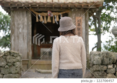 神社 参拝 御賽銭 神社 参拝 御賽銭 122706457