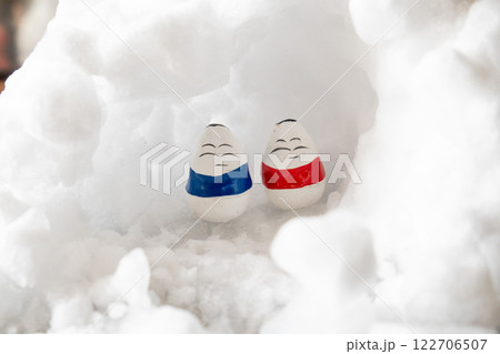 かまくらの中にいる起き上がり小法師② 122706507