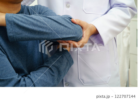 Physical therapy, Asian therapist doctor treat perform pain therapy in hospital. 122707144