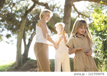 Family enjoying a sunny day in the park Family enjoying a sunny day in the park 122709976
