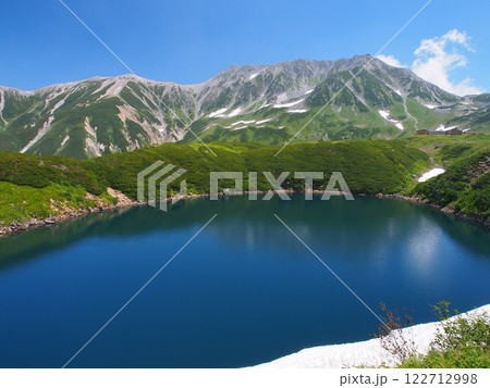 夏のみくりが池と立山連峰 122712998