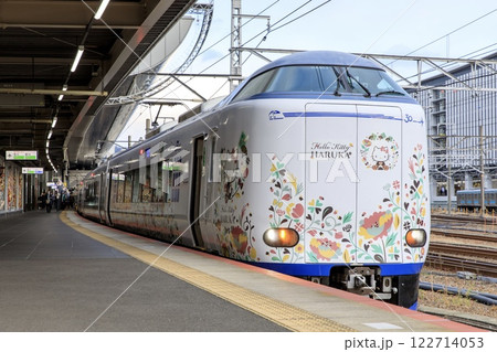 京都駅に停車中の271系関空特急はるか 122714053