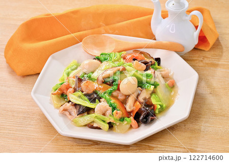 注）湯気は合成です。野菜いっぱいの中華料理、八宝菜。 122714600