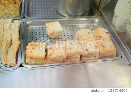 台湾名物 大根餅の屋台風景 - 香ばしく焼き上げる伝統の味 122714803