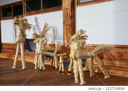 遠野ふるさと村・藁で作った馬っこ（岩手県・遠野市） 122714884