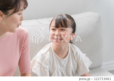 9歳の娘とママ 122715661