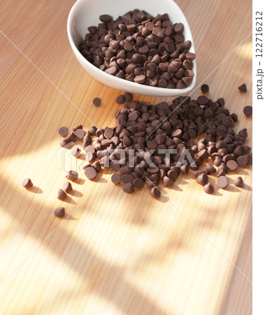 Chocolate chips on wooden board. copy space. 122716212