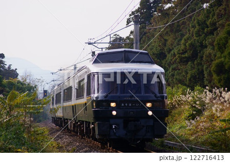 豊肥本線を走るデザイン＆ストーリー列車『あそぼーい！』 122716413