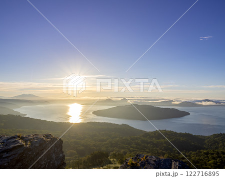 美幌峠から見る屈斜路湖の日の出 美幌峠から見る屈斜路湖の日の出 122716895