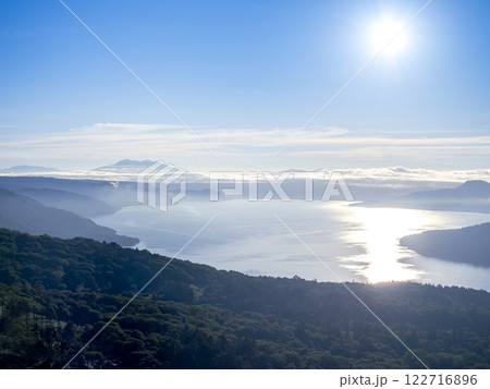 朝の美幌峠から見た屈斜路湖 122716896