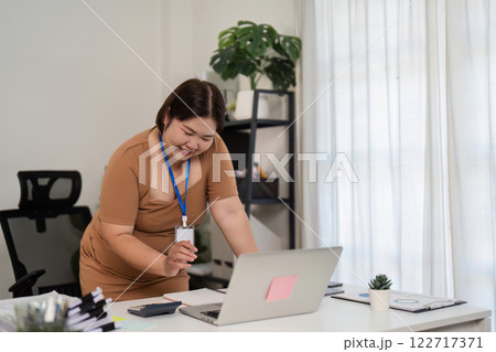 Confident Businesswoman Engaging in a Lively Work Discussion in a Modern Office Setting 122717371