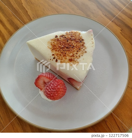 苺のブリュレチーズケーキ 122717506
