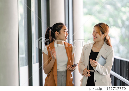 Professional Business Women Engaged in a Collaborative Discussion in a Modern Office Setting Professional Business Women Engaged in a Collaborative Discussion in a Modern Office Setting 122717770