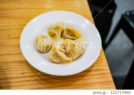 台湾名物 水餃子 - もっちり皮とジューシーな餡が魅力の伝統料理 122717960