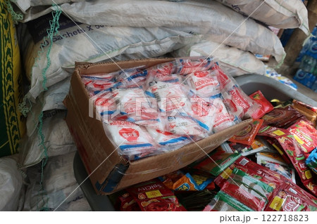 ナイジェリアのアブジャで販売されていた味の素の小分けパック 122718823