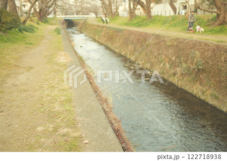 夕暮れの街並み 122718938