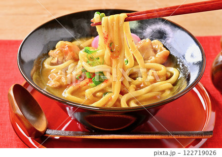注）湯気は合成です。熱々のカレーうどん、カレー饂飩、冬料理、麺料理。 122719026