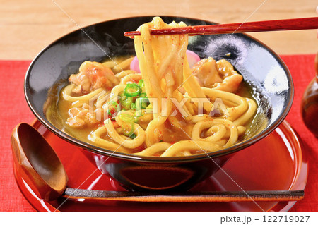 注）湯気は合成です。熱々のカレーうどん、カレー饂飩、冬料理、麺料理。 122719027