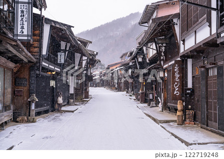 《長野県》雪が降る奈良井宿・木曽の宿場町 《長野県》雪が降る奈良井宿・木曽の宿場町 122719248