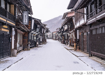 《長野県》雪が降る奈良井宿・木曽の宿場町 《長野県》雪が降る奈良井宿・木曽の宿場町 122719249