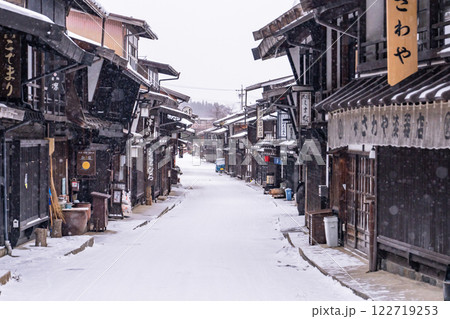 《長野県》雪が降る奈良井宿・木曽の宿場町 122719253