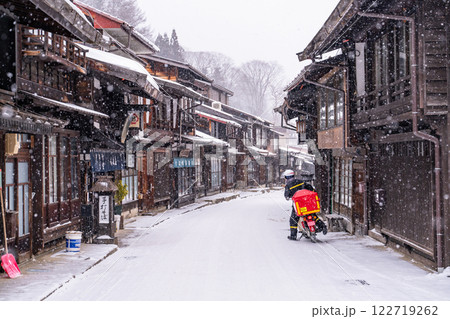《長野県》雪が降る奈良井宿・木曽の宿場町 122719262
