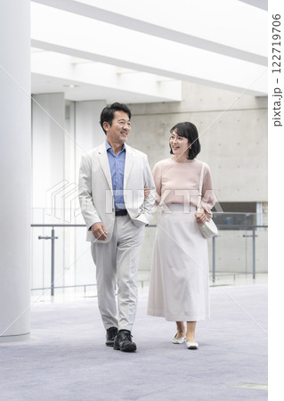 50代の夫婦　イメージ　 122719706