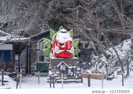 雪が積もった叡山電鉄鞍馬駅 鞍馬天狗 大天狗 雪が積もった叡山電鉄鞍馬駅 鞍馬天狗 大天狗 122720205
