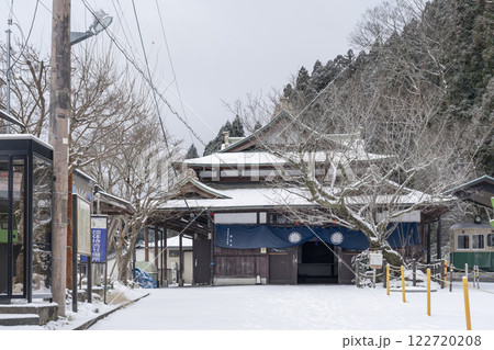 雪が積もった叡山電鉄鞍馬駅 雪が積もった叡山電鉄鞍馬駅 122720208