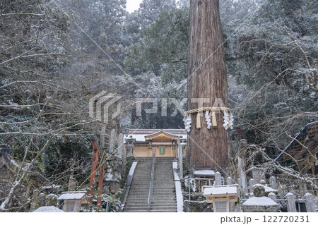 雪が積もった鞍馬寺参道　由岐神社（靫明神）　大杉さん 122720231