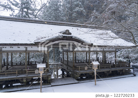 冬の鞍馬寺参道　由岐神社（靫明神）　荷拝殿 122720233