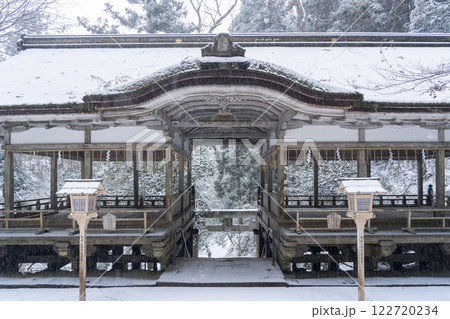 冬の鞍馬寺参道　由岐神社（靫明神）　荷拝殿 122720234