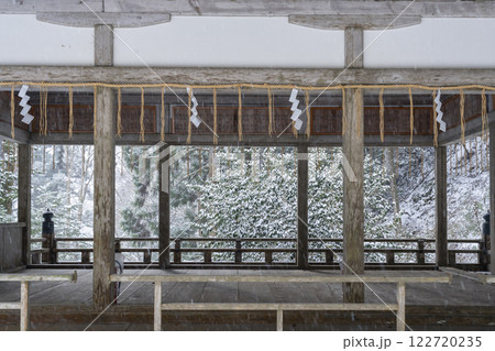 冬の鞍馬寺参道　由岐神社（靫明神）　荷拝殿 122720235