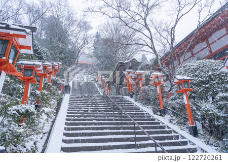 冬の鞍馬寺 九十九折参道 石段と灯篭 冬の鞍馬寺 九十九折参道 石段と灯篭 122720261