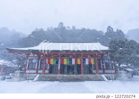 白銀の世界の鞍馬寺　本殿金堂・金剛床 122720274