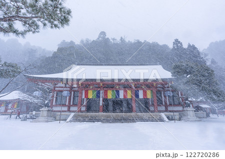 白銀の世界の鞍馬寺　本殿金堂・金剛床 122720286