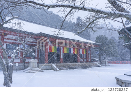 白銀の世界の鞍馬寺 本殿金堂・金剛床 白銀の世界の鞍馬寺 本殿金堂・金剛床 122720287
