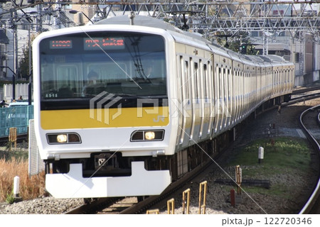 JR中央・総武緩行線を行くE231系500番台 122720346