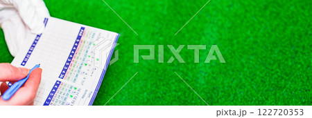 ゴルフ の スコアカード に 記入 【 golf の アテスト の イメージ 】 ゴルフ の スコアカード に 記入 【 golf の アテスト の イメージ 】 122720353