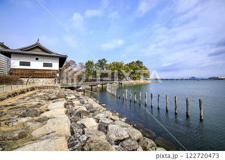 大津市、膳所城址公園と遠くに見える近江富士 大津市、膳所城址公園と遠くに見える近江富士 122720473