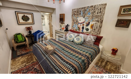 Cozy and Colorful Bedroom with Art and Textiles in Bright Space Cozy and Colorful Bedroom with Art and Textiles in Bright Space 122721142