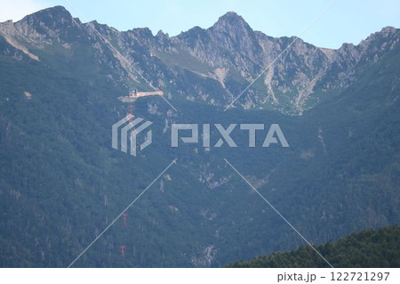 長野県駒ヶ根市内から望む宝剣岳 122721297