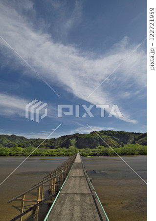 斐伊川に架かる沈下橋(出雲市) 斐伊川に架かる沈下橋(出雲市) 122721959