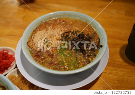 熊本ラーメン - 香ばしい黒マー油と濃厚とんこつスープが魅力の一杯 熊本ラーメン - 香ばしい黒マー油と濃厚とんこつスープが魅力の一杯 122723755