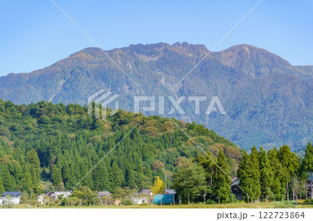 秋の越後三山・八海山の山容 秋の越後三山・八海山の山容 122723864