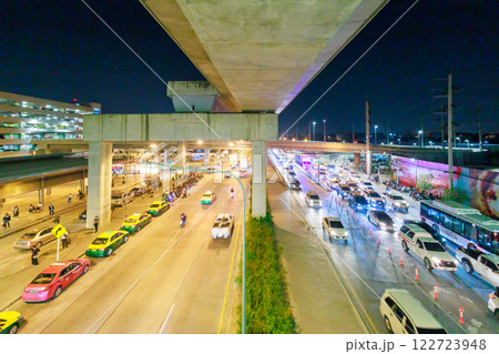 traffic in city at night 122723948
