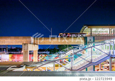 railway station at night 122723949