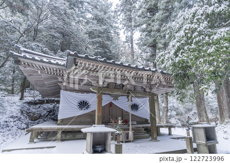 冬の鞍馬寺　奥の院参道　僧正ガ谷不動堂 122723996