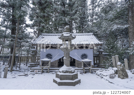 鞍馬寺　雪に埋もれた奥の院魔王殿 122724007