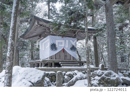 鞍馬寺　雪に埋もれた奥の院魔王殿 122724011
